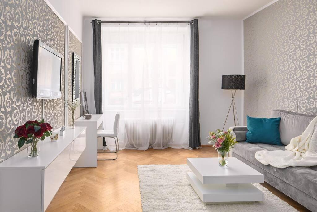 Gentle And Cozy Apartment Right At The Center Praga Esterno foto