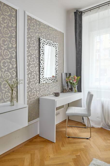 Gentle And Cozy Apartment Right At The Center Praga Esterno foto
